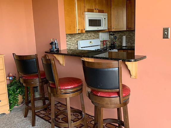 Island Kitchen counter with Bar chairs
