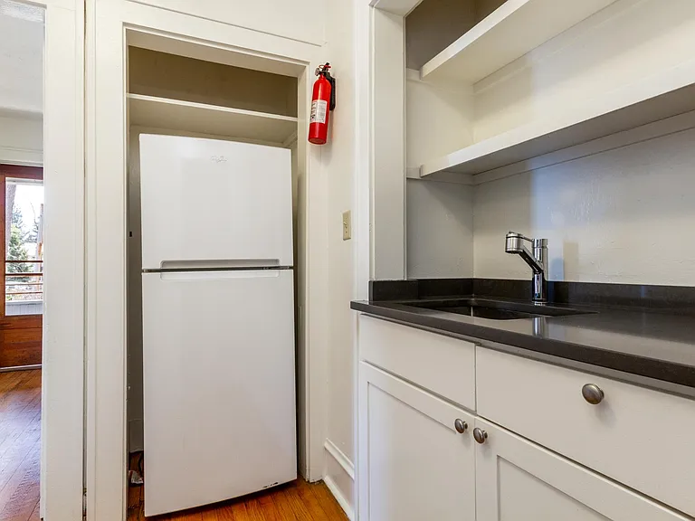 141 Howard St — Photo 4