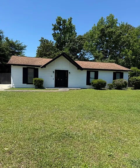 701 Cottonwood Ct — Photo 1