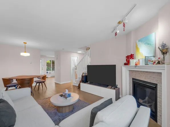 7360 Gilbert Rd #5, Richmond, BC V7C 3W2