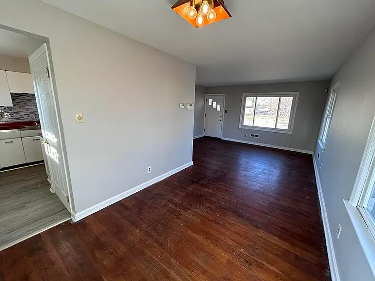 811 E 15th Ave — Photo 11