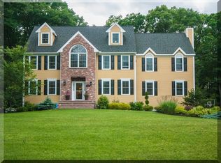 28 Avery Ln, Andover, MA 01810