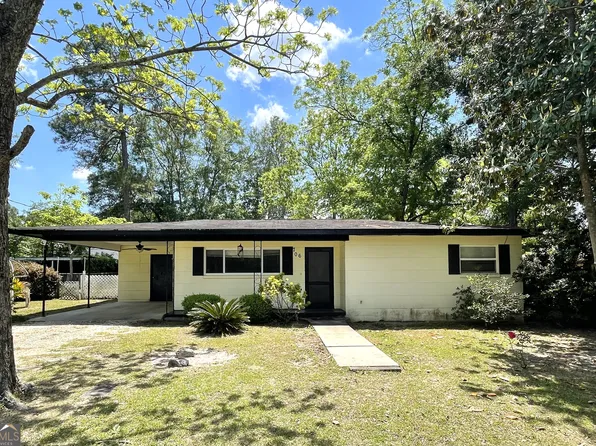 706 Elton St, Claxton, GA 30417