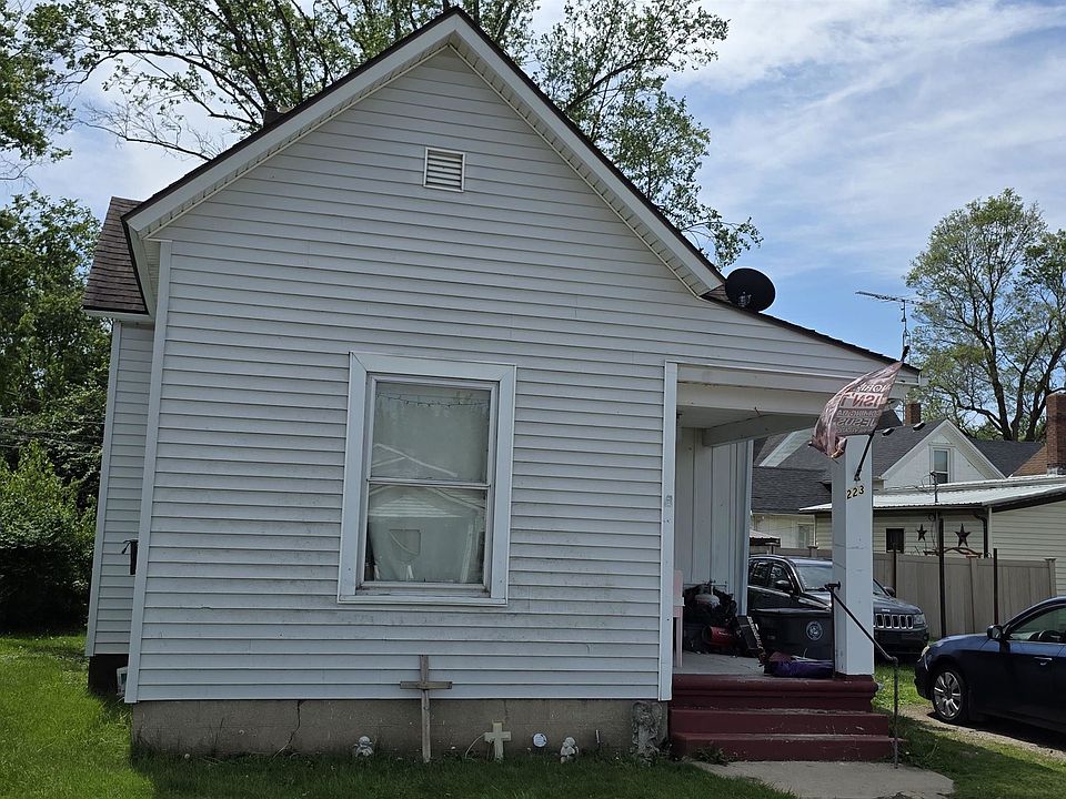 2nd image of 223 W 15th St