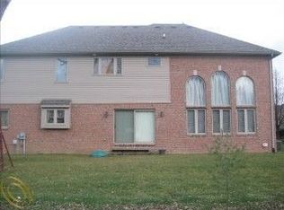 14860 Truwood Ct, Southgate, MI 48195