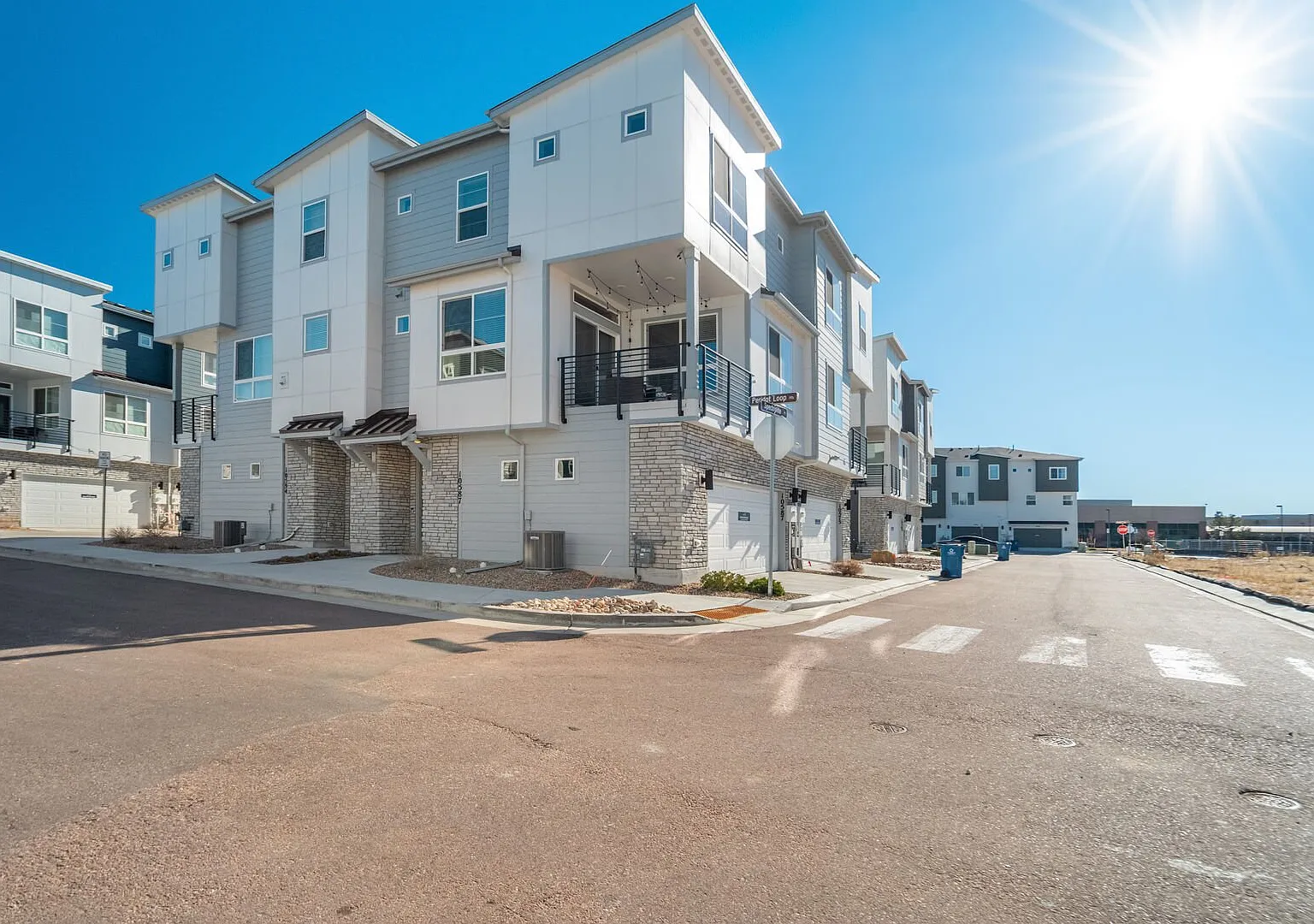 2 bed, 2.5 bath, 1294 sqft, $3,500 — Photo 2