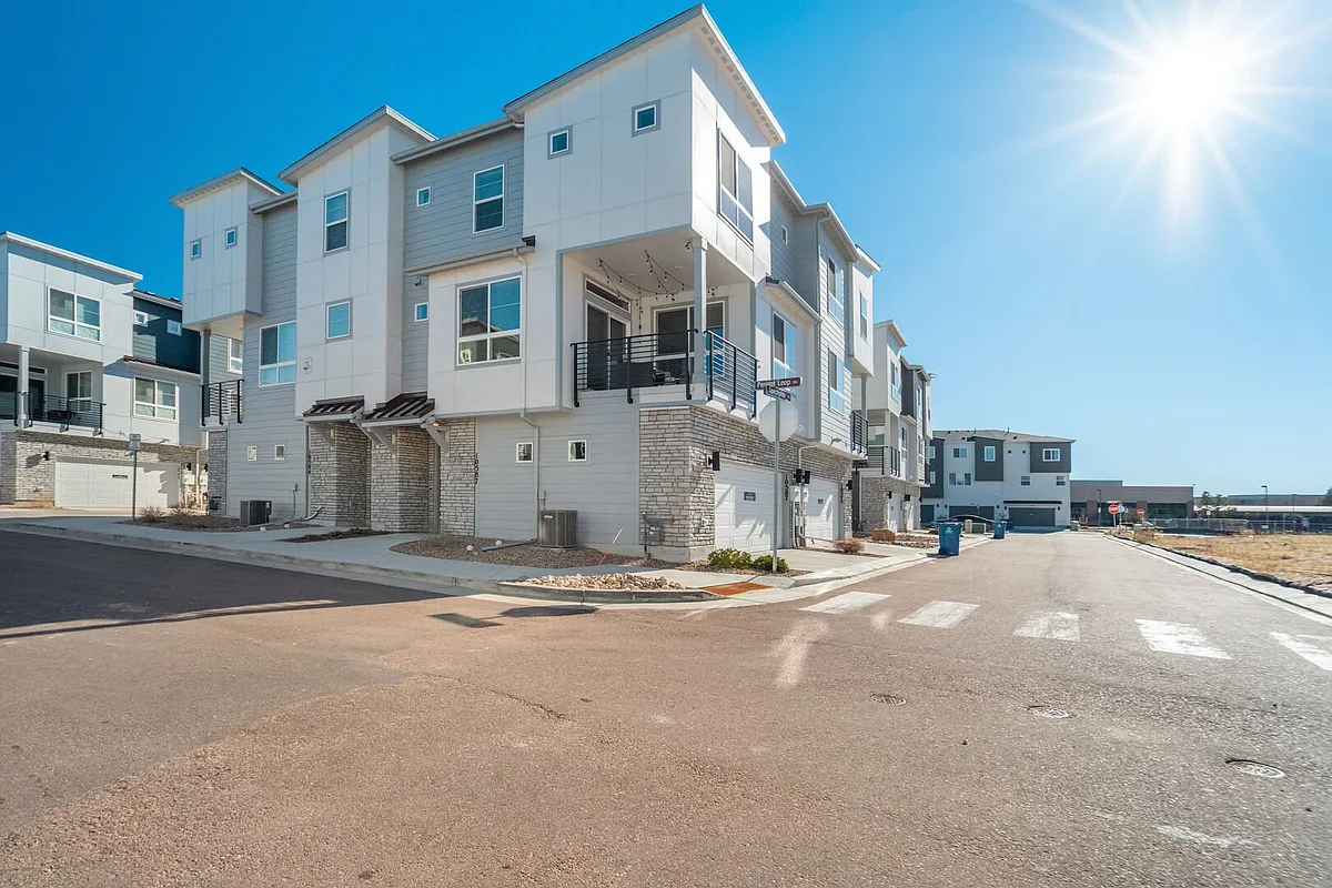 Building Photo - 10587 Spectrolite Point