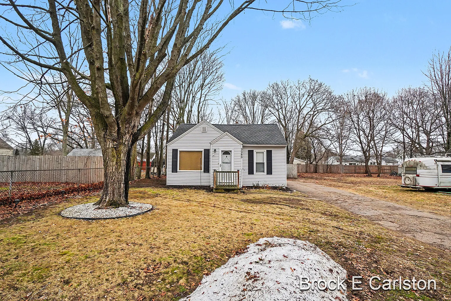 2280 Norman Ave photo 1