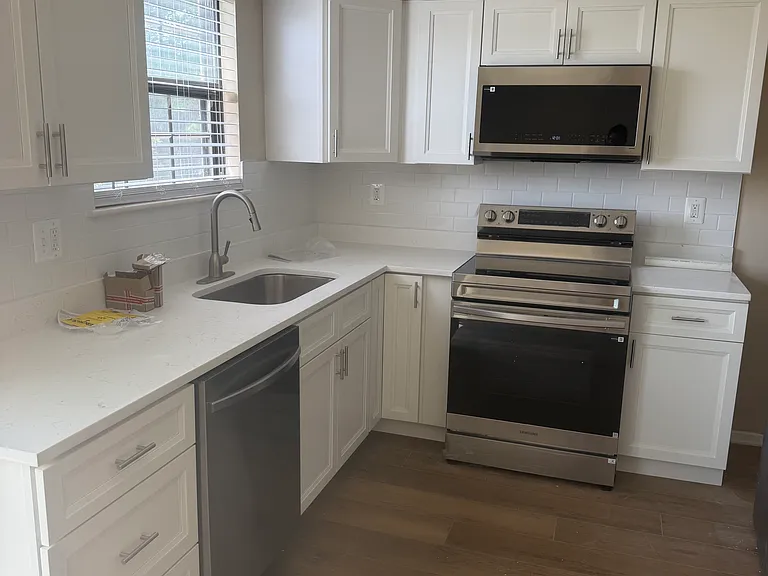 37 Heather Hill Rd — Photo 3