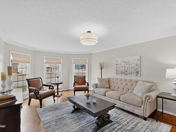 3rd image of 7505 Plain Field Ct
