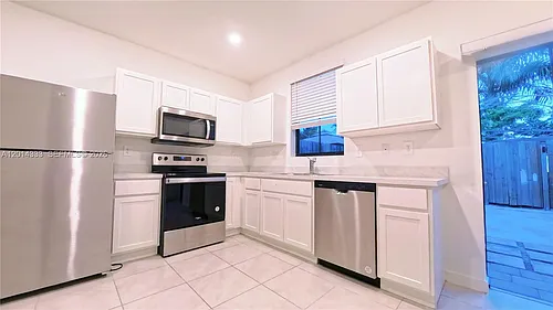 1232 NE 5th Ct #1232 Photo 1