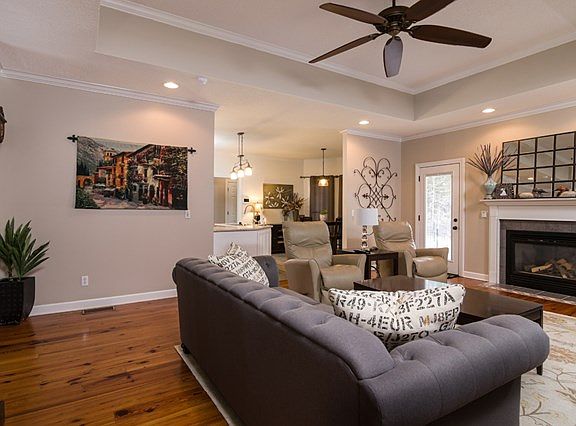 5th image of 751 Shady Oaks Cir