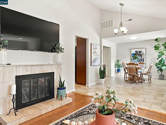 4th image of 1211 Orange St