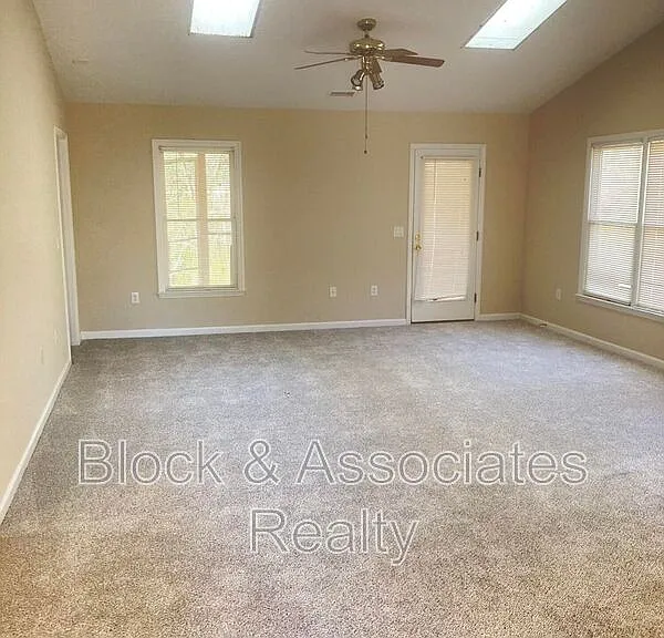 404 Creekway Dr — Photo 4
