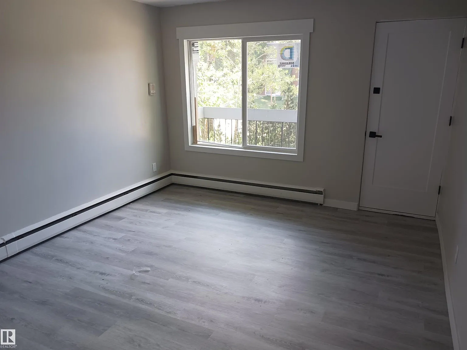 2 bed, 1.0 bath, 606 sqft, $1,300 — Photo 2