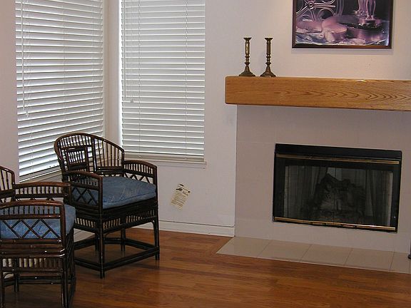 Hardwood 1st floor - gas fireplace