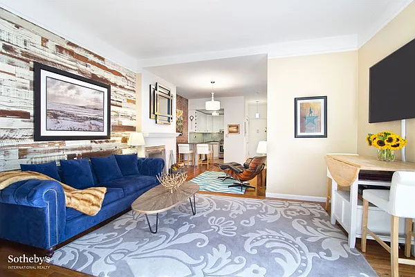 Sold by Sotheby's International Realty | media 3