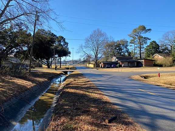 4th image of 1714 Gladney Dr