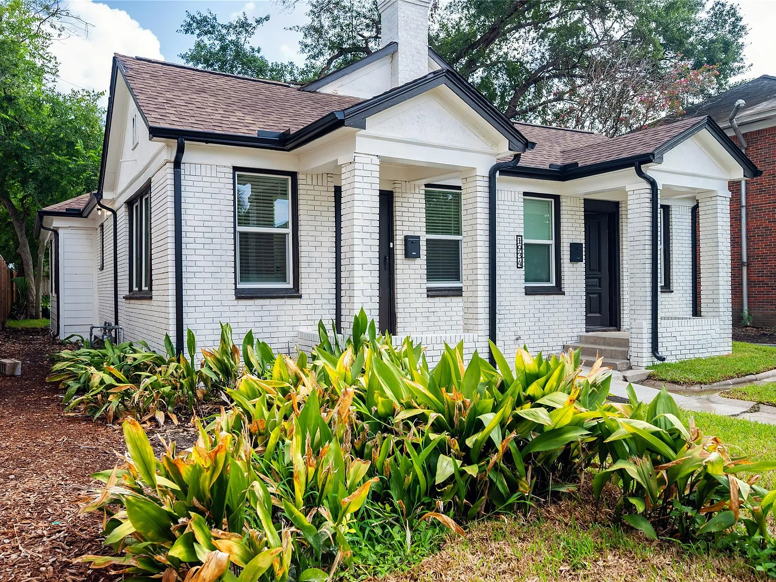 2 bed, 1.0 bath, 1472 sqft, $1,950 — Photo 1