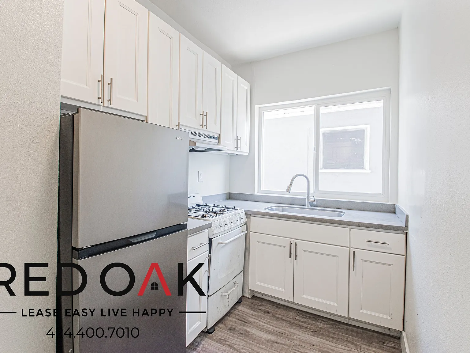 Cozy Studio with Air Conditioning and Hardwood-Style Floors ~ In Westlake! — Photo 2