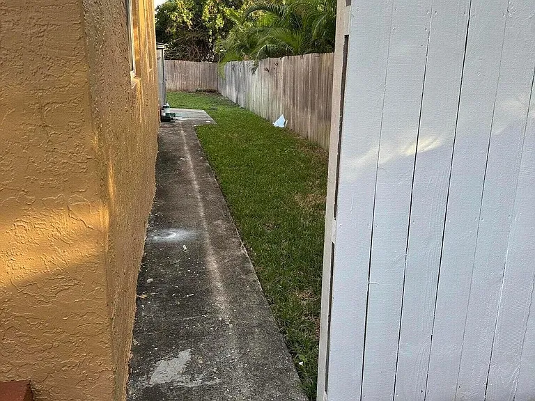833 Briggs St — Photo 3