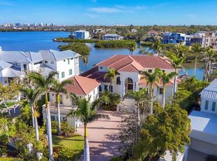 1137 N Lake Shore Dr, Sarasota, FL 34231