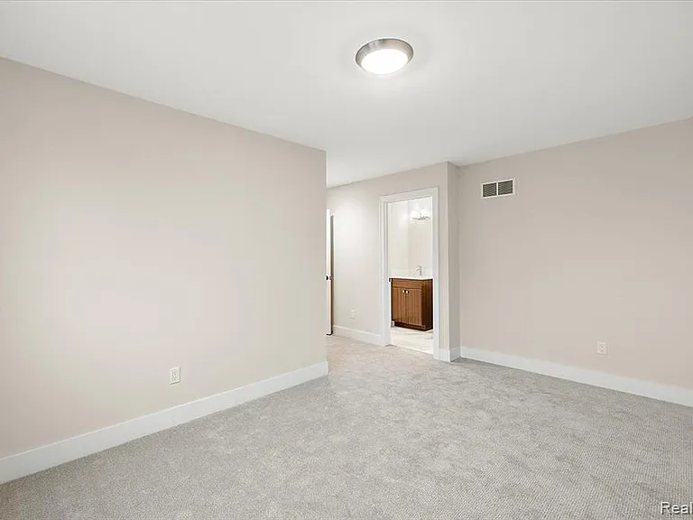 2921 Walsh Dr — Photo 45