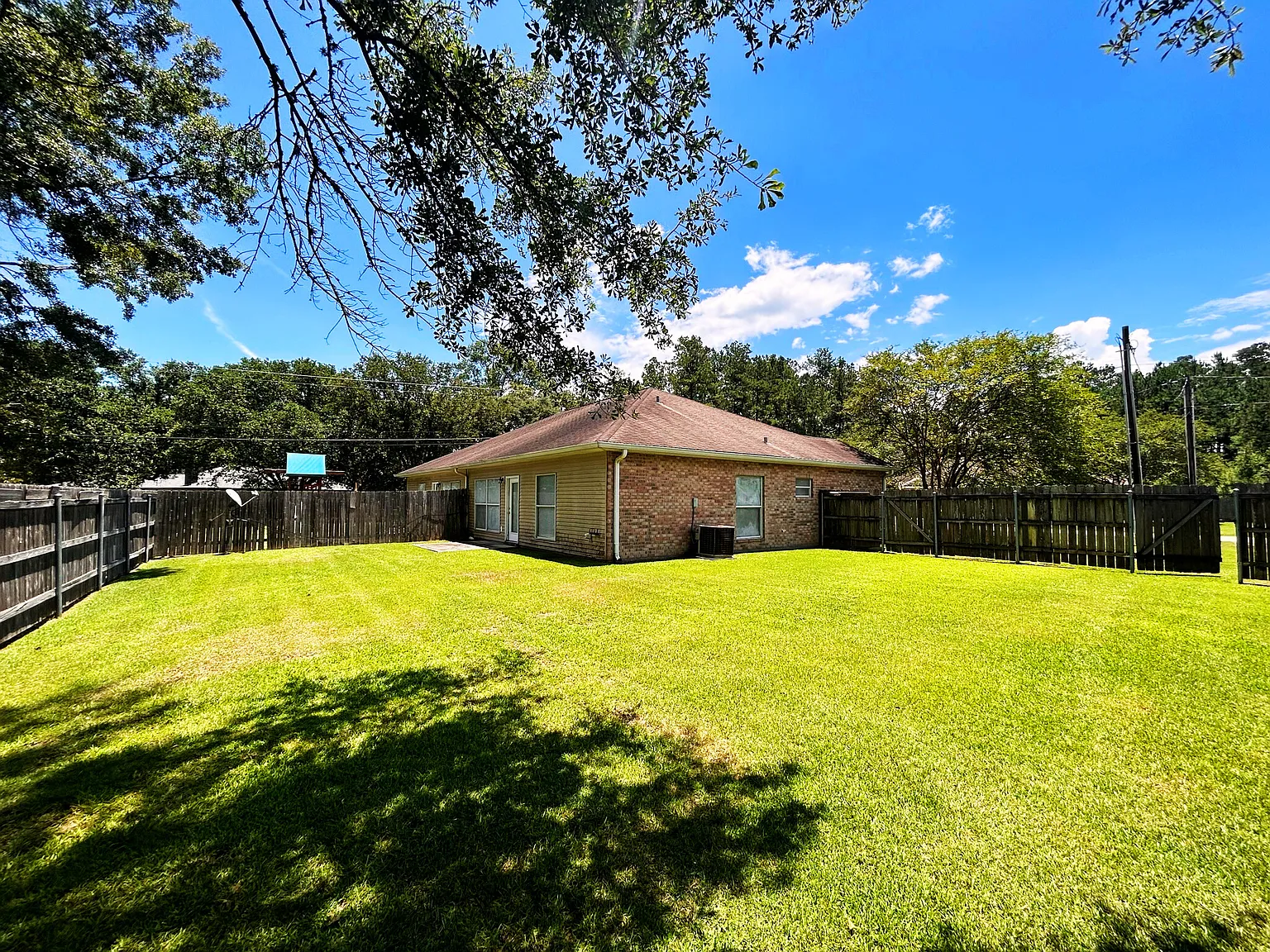 3 bed, 1300 sqft, $1,450 — Photo 3