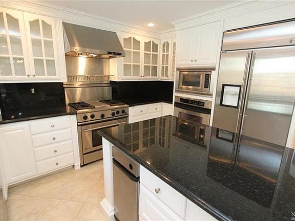 3rd image of 5052 Deerwood Dr