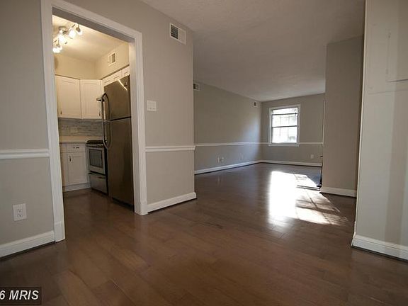 4th image of 2801 Arlington Blvd APT 102