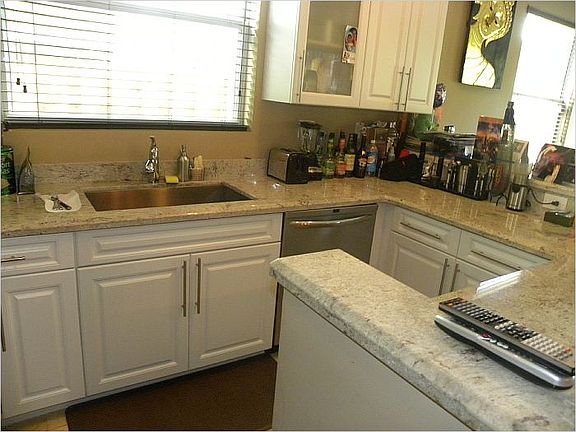 3rd image of 3125 Hibiscus St