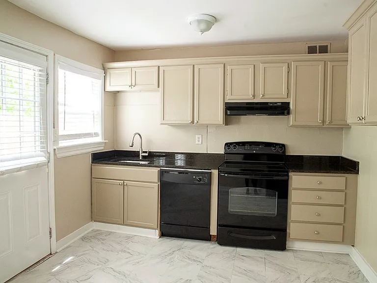 Southern Court Apartments — Photo 3