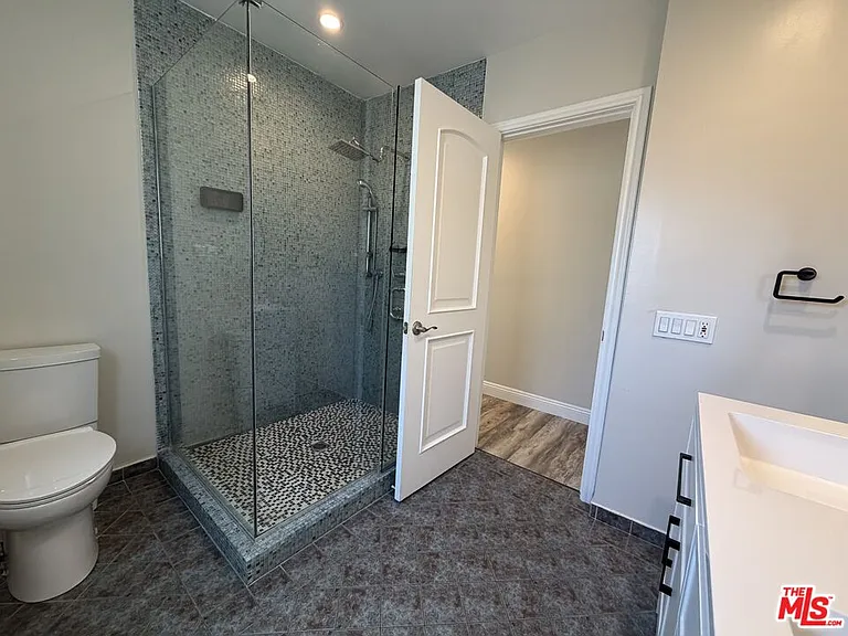 4747 Cartwright Ave — Photo 37