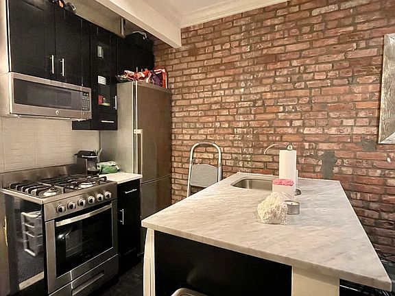 3rd image of 133 E 4th St #7222