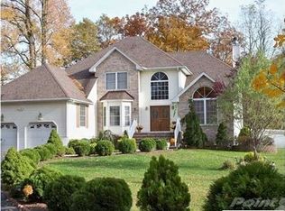 4 Meha Ct, Manalapan, NJ 07726