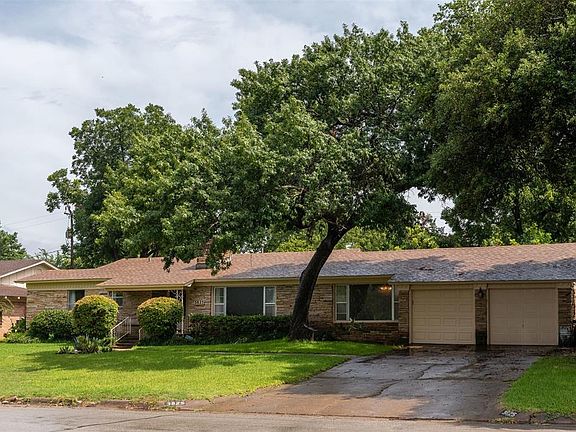 4th image of 3825 South Dr