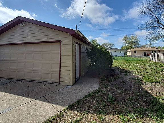 2 car detached garage