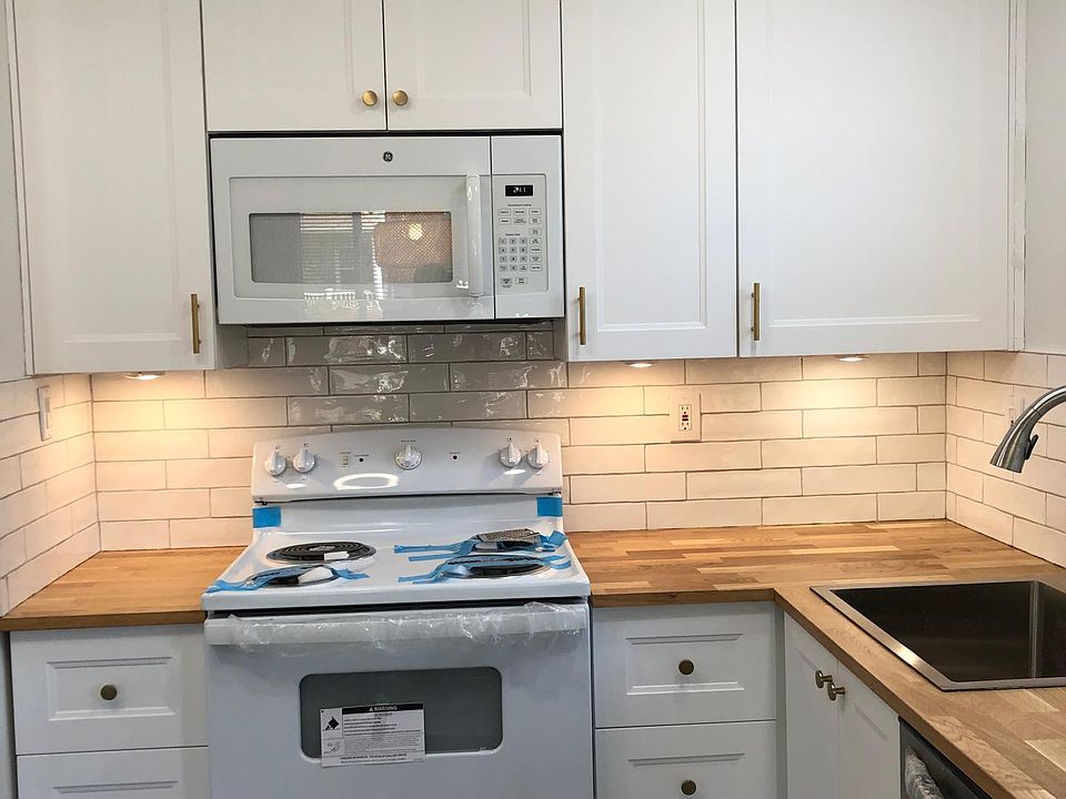 Under cabinet lighting