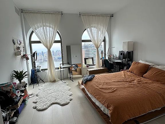 3rd image of 130 William St #35B