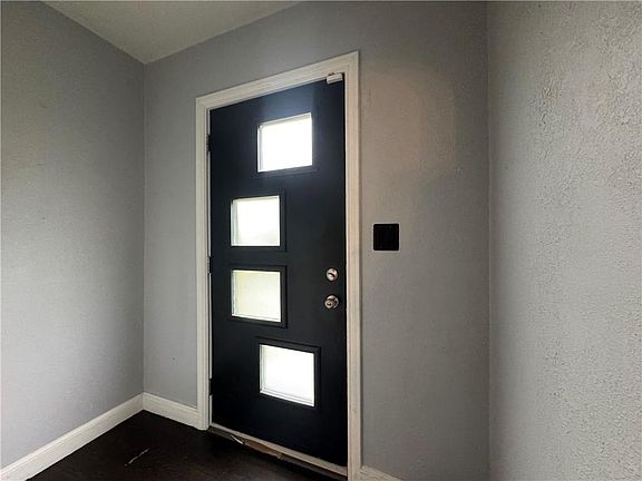 3rd image of 5987 Paseo Blvd