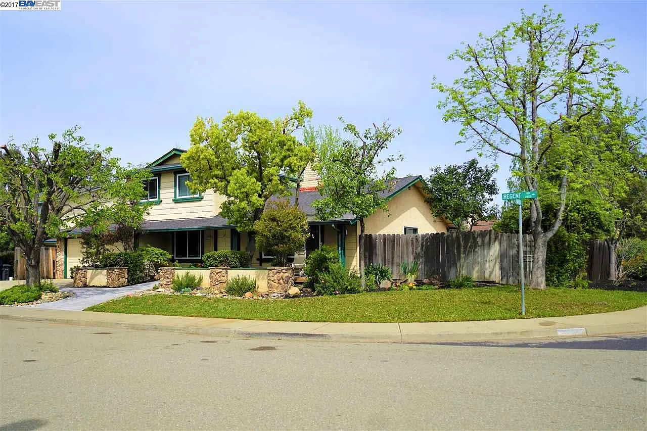 2590 Regent Rd photo 1