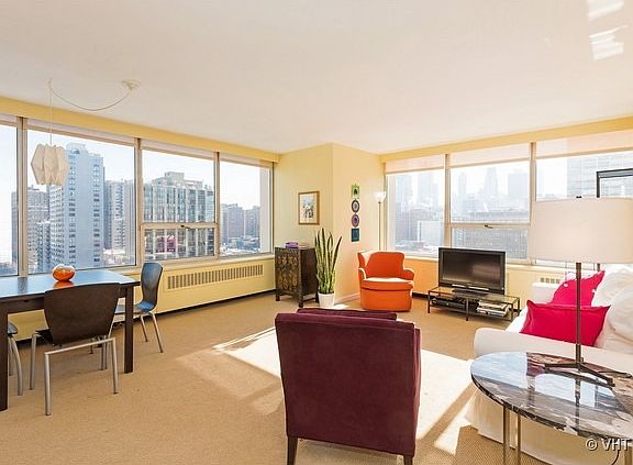 4th image of 70 W Burton Pl APT 1605F