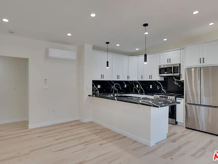 928 N San Vicente Blvd #209 — Photo 4