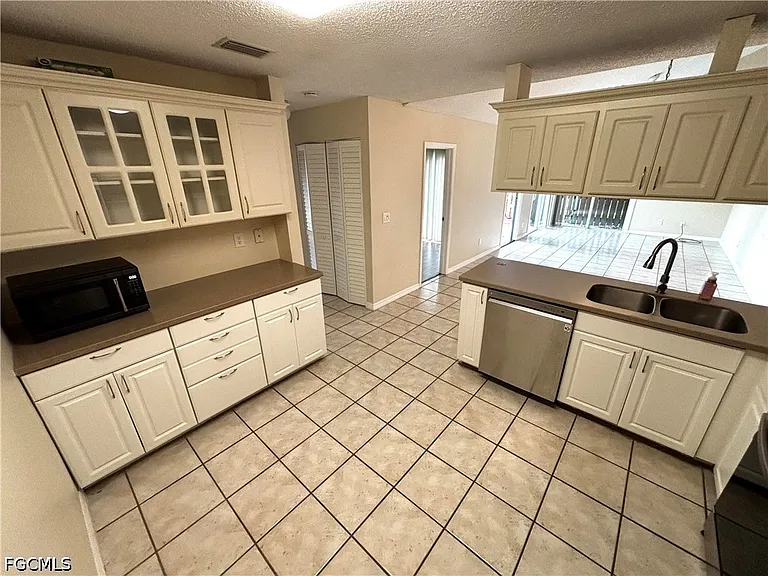 5660 Foxlake Dr — Photo 5