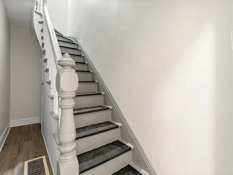 292 Claremont Ave #2 — Photo 18