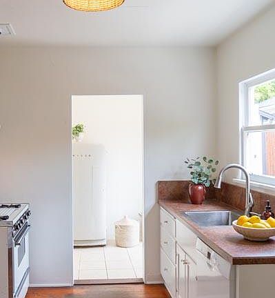 3rd image of 11 Portola Ln