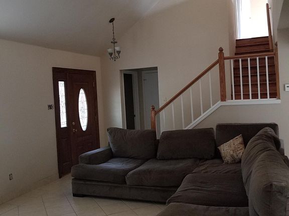 3rd image of 2717 Claremont Dr