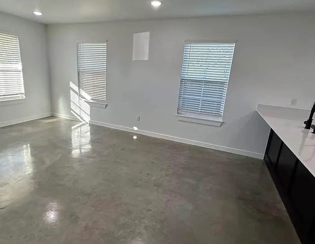5600 Spradling Avenue - B — Photo 2