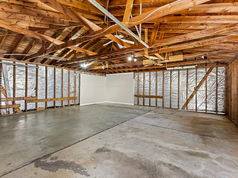 22312 Madison St — Photo 36