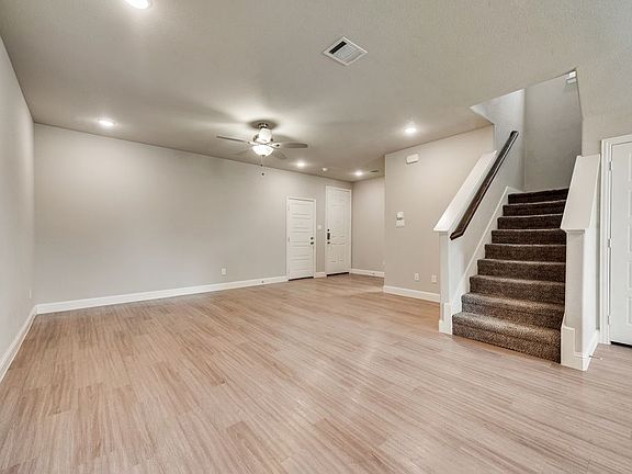 4th image of 4929 Sanger Circle Dr